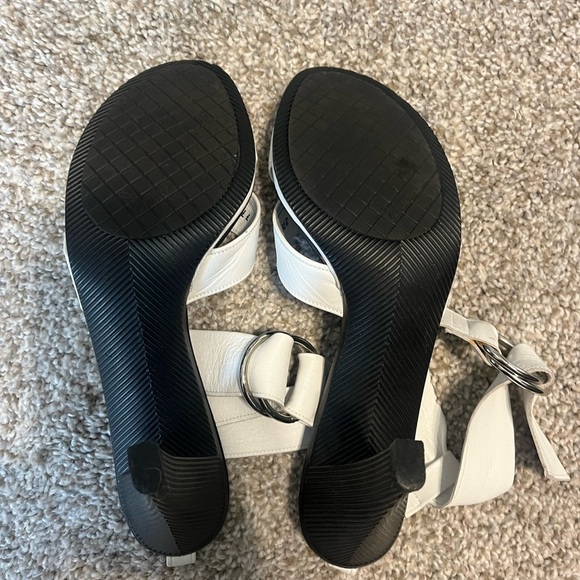 Charles Jourdan White Heeled Ankle Cuff Sz 7.5 - Picture 4 of 7